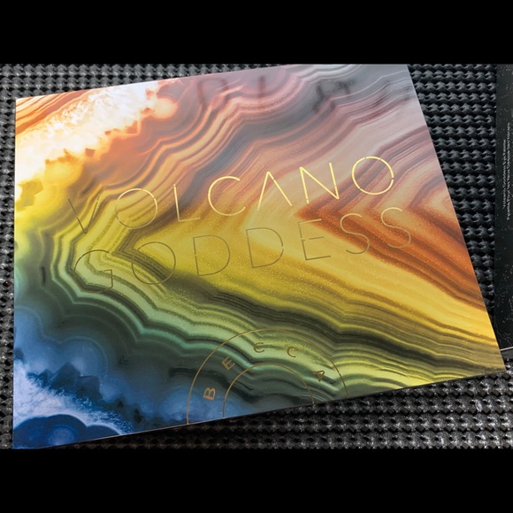 Becca Volcano Goddess Full Size EyeShadow Palette - Picture 3 of 5